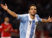 开云官方app入口-铁血巴黎铸就铜墙，本泽马一锤定音锁定胜局—解析巴黎如何用防守艺术锁死牙买加闪电攻势