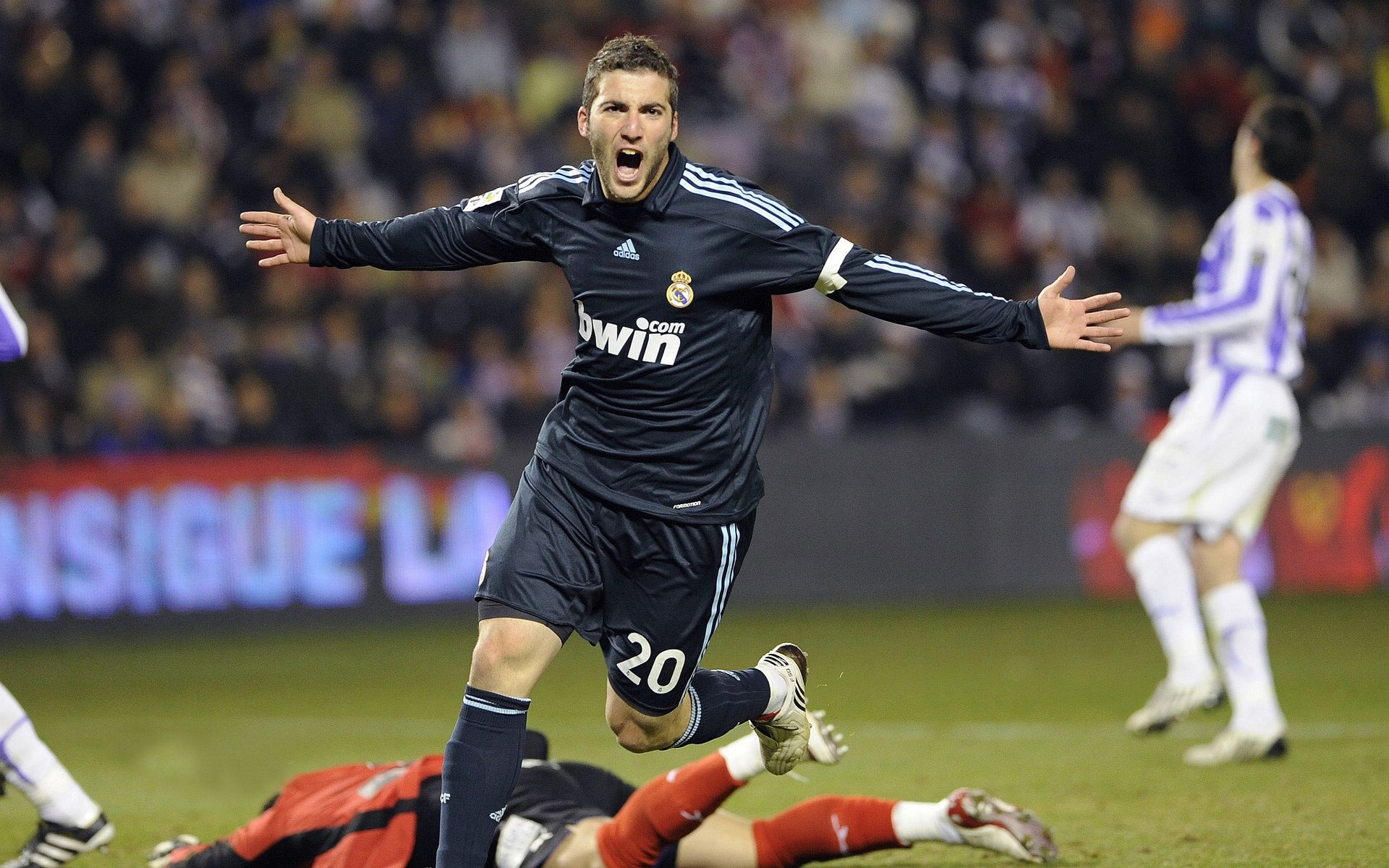 攻防一体！杰伦格林统治全场，森林狼得分狂潮压制太阳